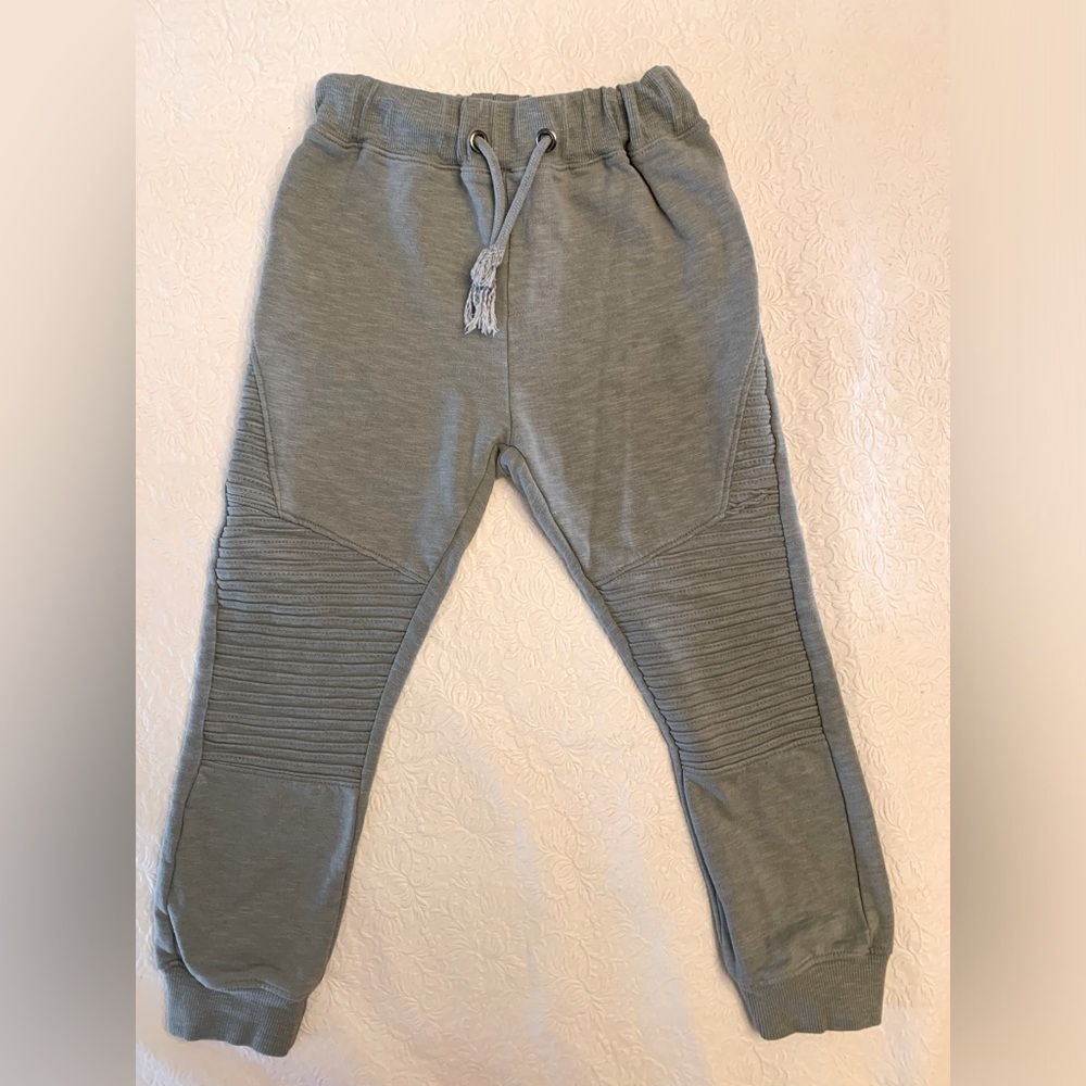 Boys joggers with drawstring. Size 7/8. Great condition!
